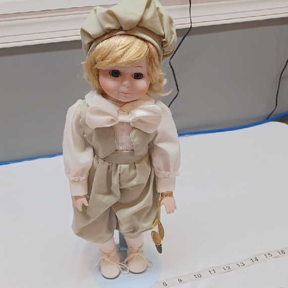 Brinn's collectible porcelain dolls Other - Brinn's Musical Edition Porcelain Doll 1986